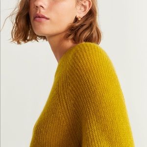 Light Pantone sweater